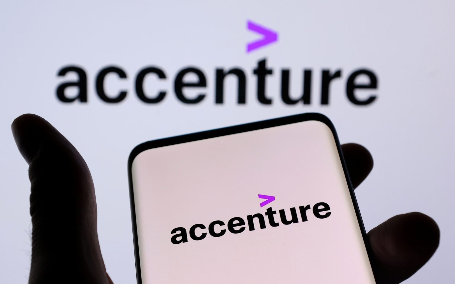 Accenture congeló salarios, pero los informáticos hicimos que revea su decisión